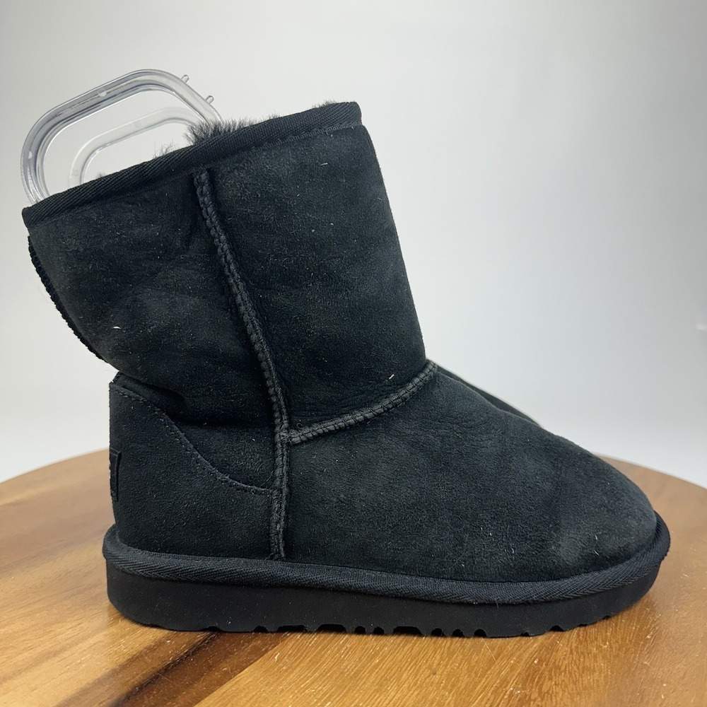 Little Kids Ugg Classic II Black Suede Wool Lined Comfort Causal Boots Size 2 Y